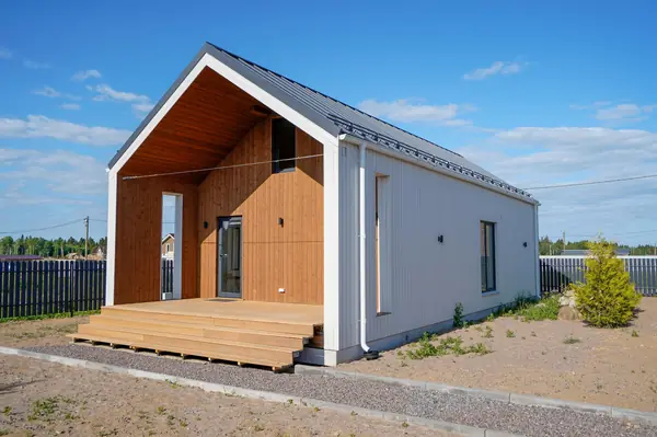 Небольшой дом под Петербургом