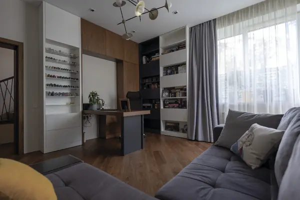 Стеллаж и стол для домашнего кабинета