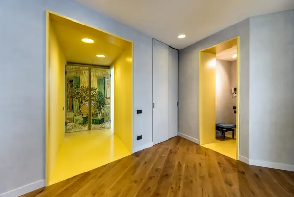 Интерьер с жёлтым