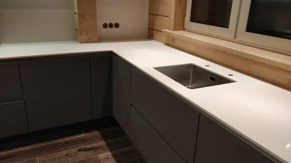 Кухня с фасадами Fenix