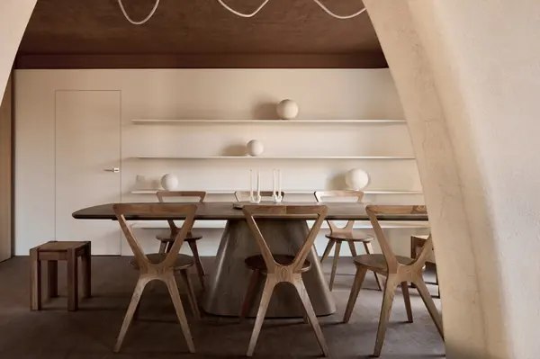 Обнимающая гостиная-столовая