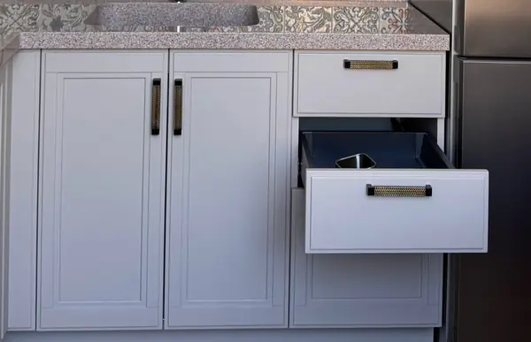 Кухня Фреда из массива дерева в цвете Экрю