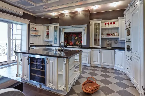 Дом на Соленом озере