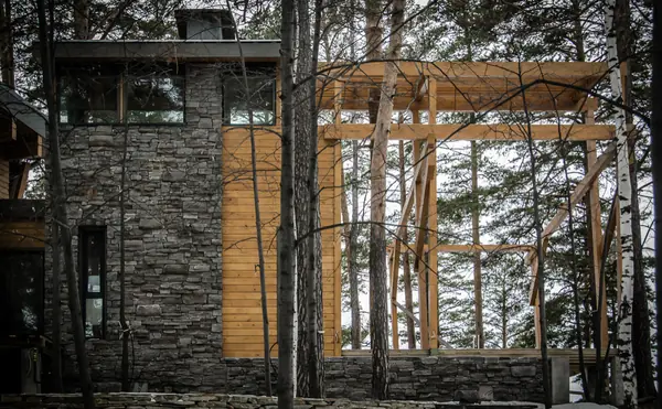 Фасадное остекление с автоматическими рафшторами