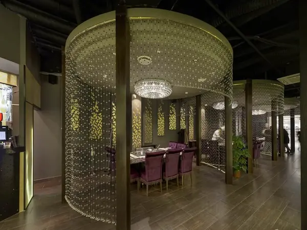 Ресторан. Хрустальные шторы