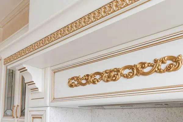 Роскошная кухня с островом