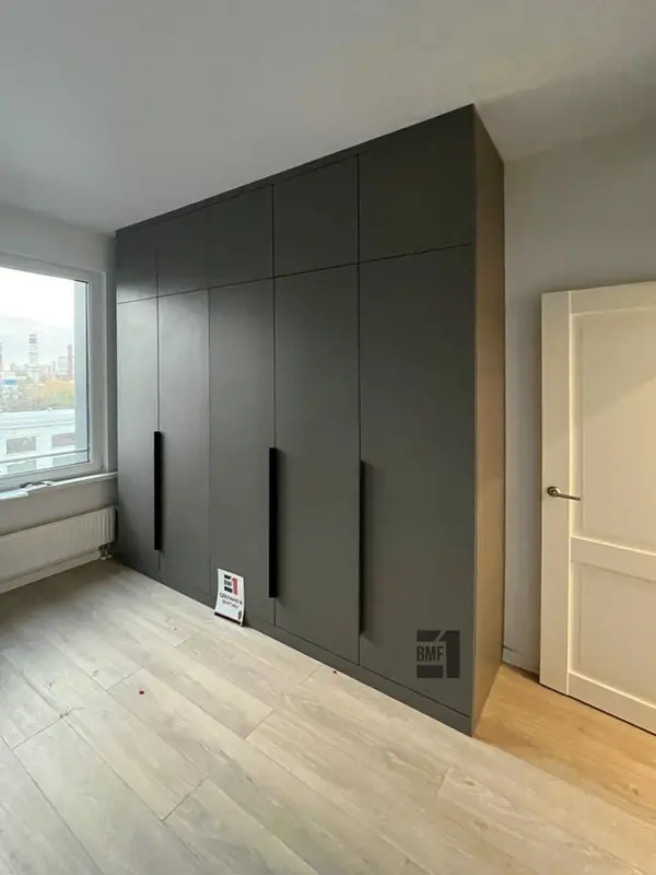 Шкаф черный матовый