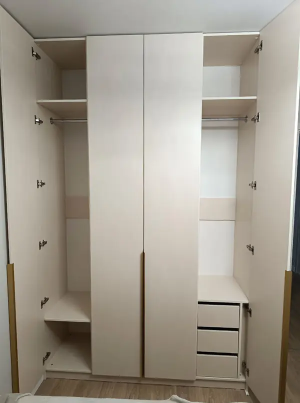 Распашные шкафы