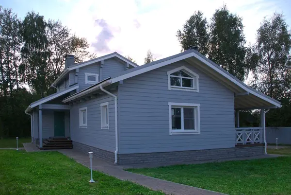 Дом из бруса в скандинавском стиле на озере Межура