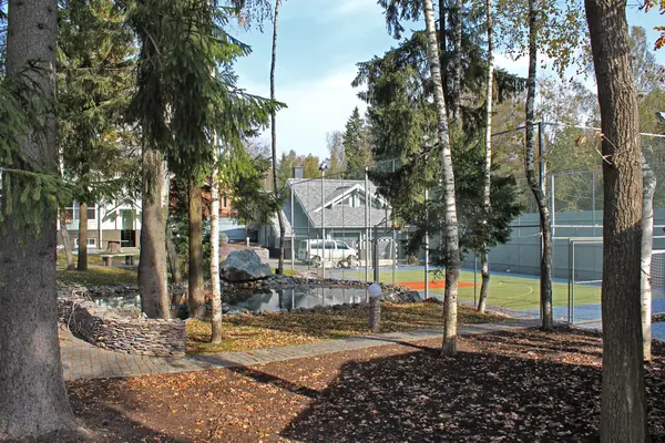 Под одной крышей