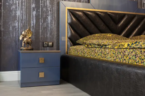 Дом с дворцовой роскошью.