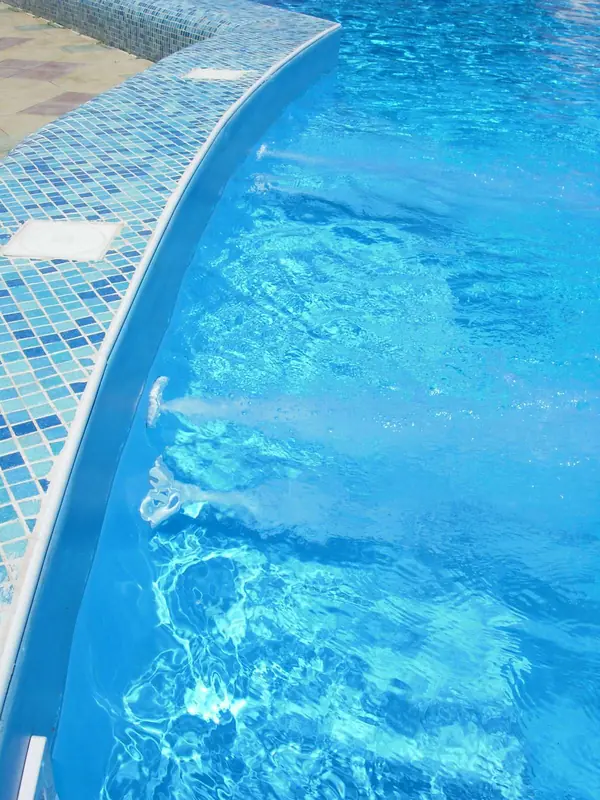 Водные аттракционы, массажные системы в бассейнах