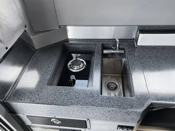 Hi-Macs G103 Столешница с откидным столиком и крышками