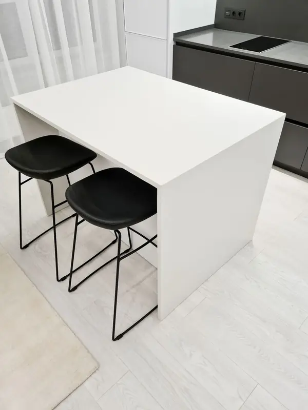 Белый минимализм - остров и стулья Calligaris