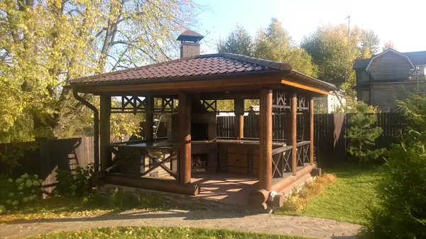 Беседка из оцилиндрованного бревна