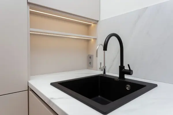 Современная кухня в цвете кашемир