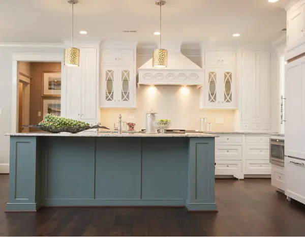 Светильники над столом