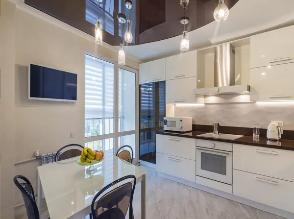 Современная квартира в светлых тонах