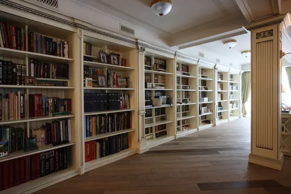 Кабинет-библиотека