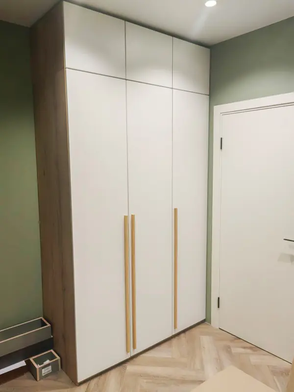 Распашные шкафы