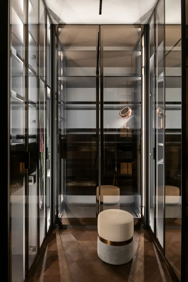 Стеклянный гардероб