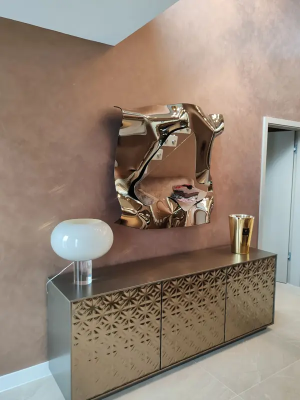 Декоративная штукатурка с эффектом мокрый шелк для коридора  и лестницы