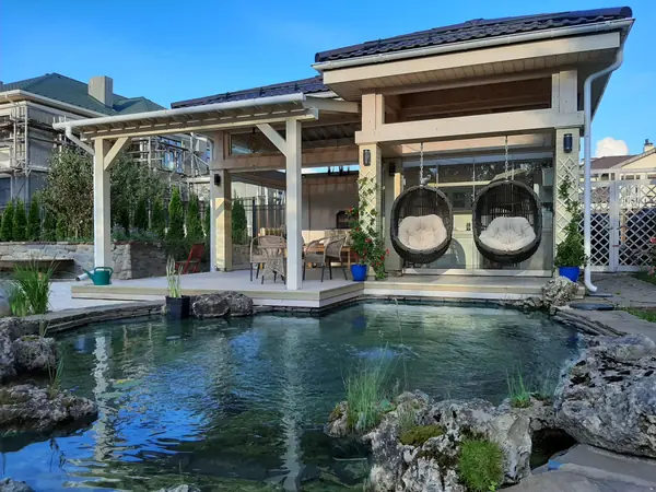 Arbour with a glass walls. Беседка со стеклом