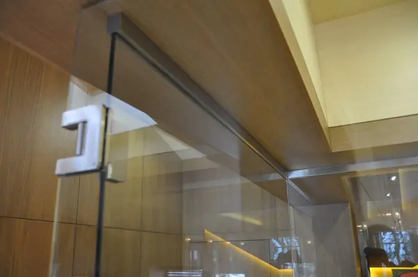 Душевые и стеклянные перегородки на фурнитуре MWE Германия