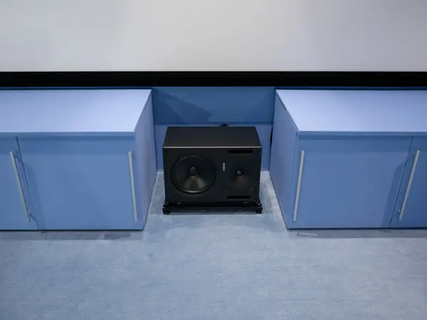 Домашний кинотеатр в мансарде