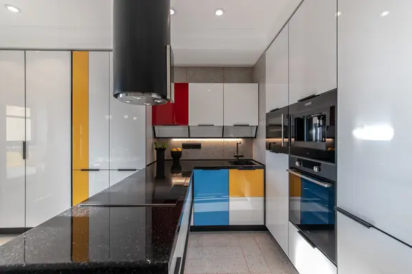 Островная вытяжка Equilibrium в передаче «Квартирный вопрос».