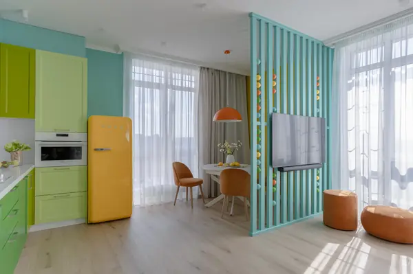 Реализованный проект яркой квартиры в ЖК "Мичурин"