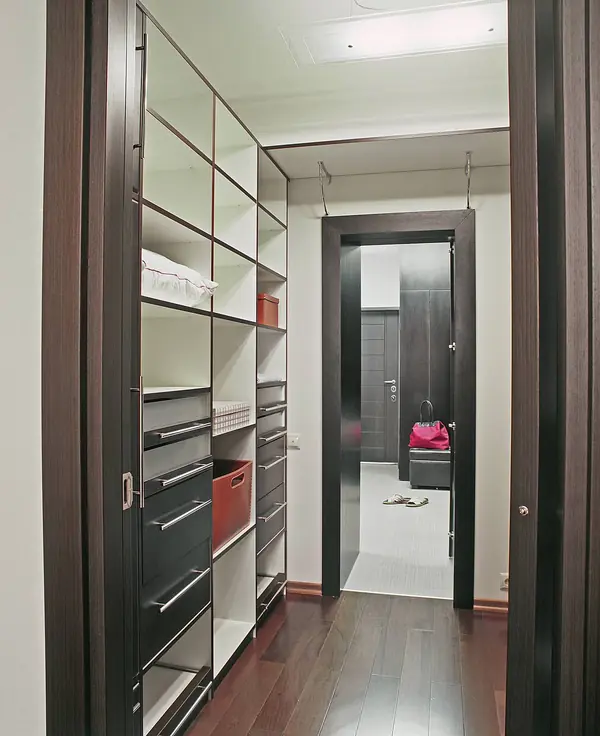 Роман с интригой