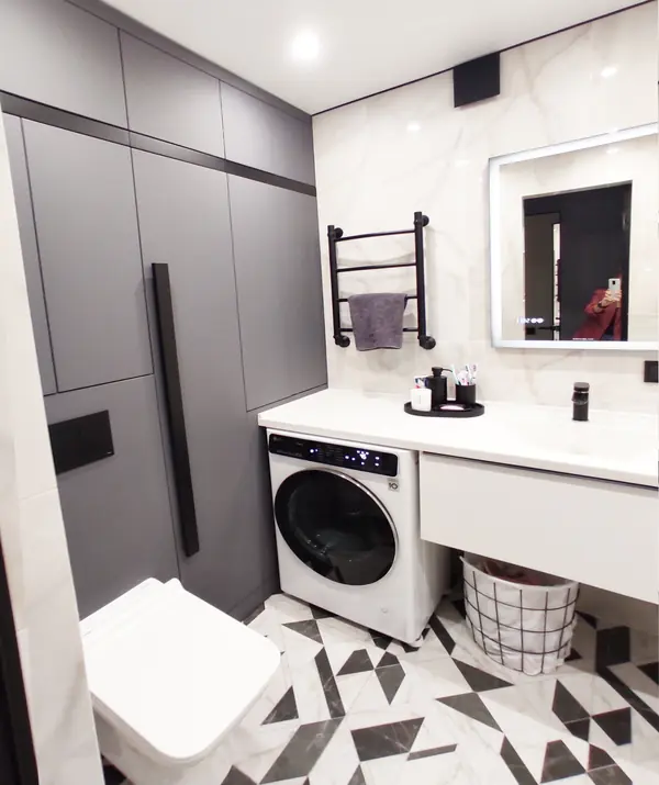 Черно-белая ванная комната 4,45 кв.