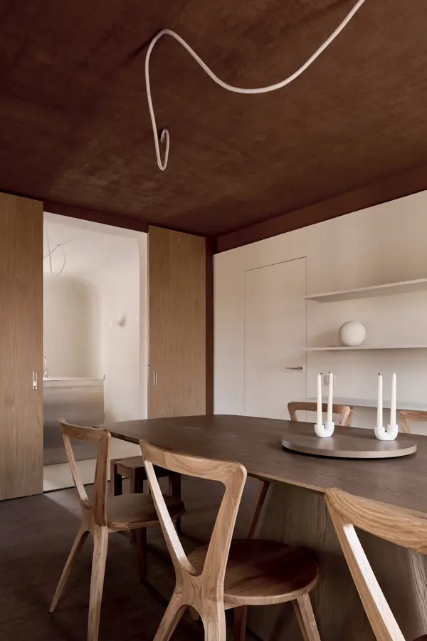 Обнимающая гостиная-столовая