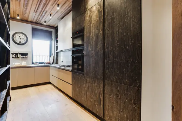 Необычное сочетание березы Old legno naturale, структурного шпона и эмали