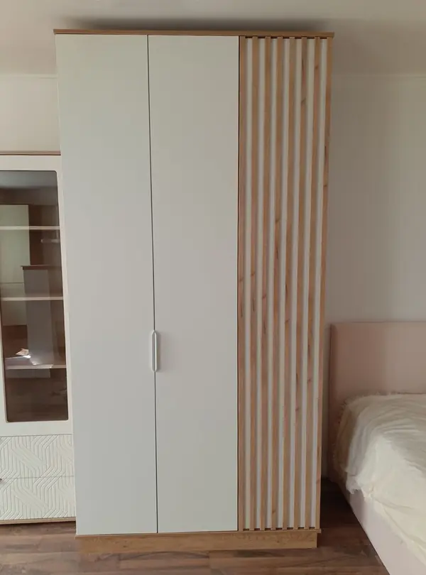 Распашные шкафы