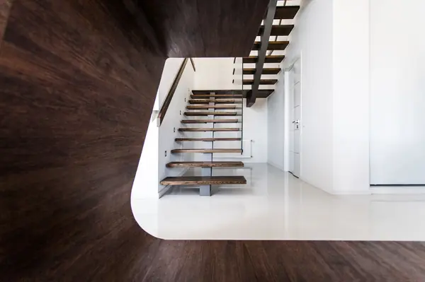 Акцент на белом