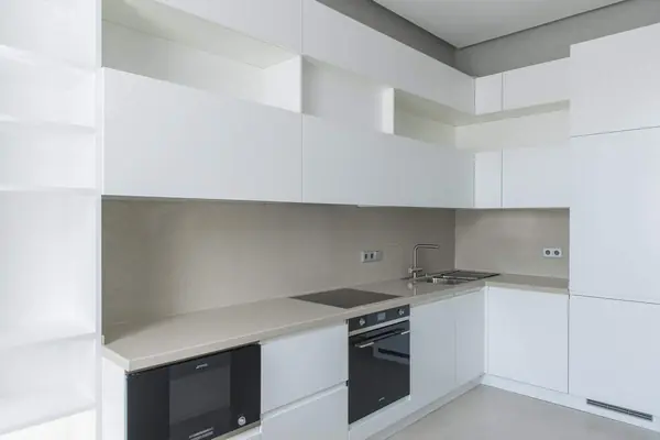 Частная квартира для него