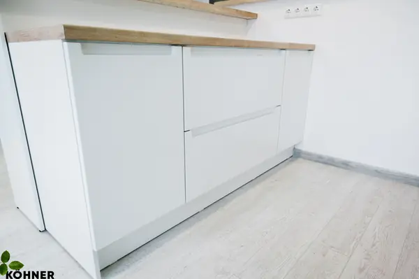 Кухня в скандинавском стиле в мансардной квартире