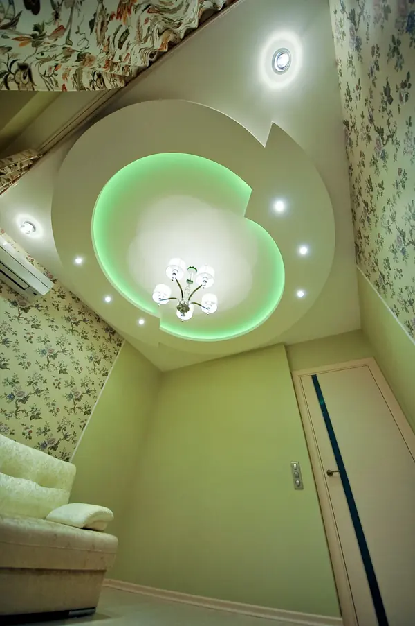 Скай Форт. Необычный интерьер квартиры площадью около 100 м2