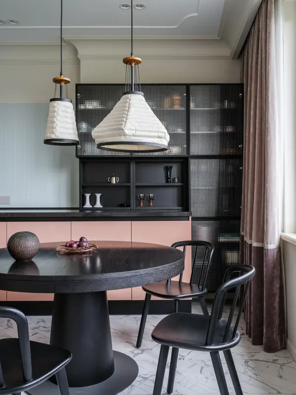 Французское настроение и мотивы шинуазри: семейная квартира