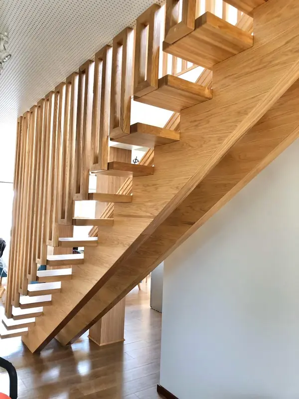 Лестница из массива дуба.