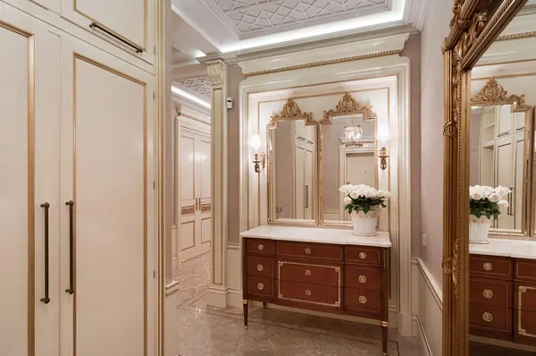 Дворцовая классика в городской квартире