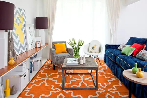 Гостиная: портьеры, тюль, подушки