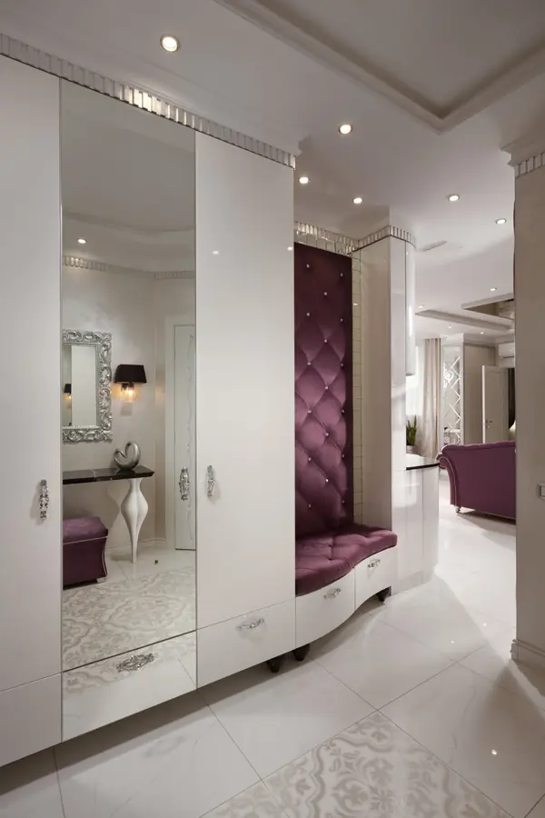 Светлые тона и зеркальные поверхности от Виктории Витковской