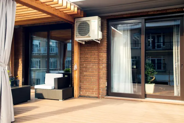 Современное остекление на Остафьевской (дерево-алюминиевые окна)