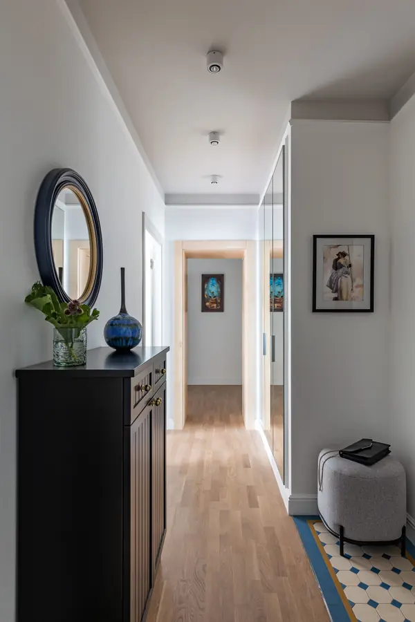 Квартира с библиотекой и коллекцией искусства