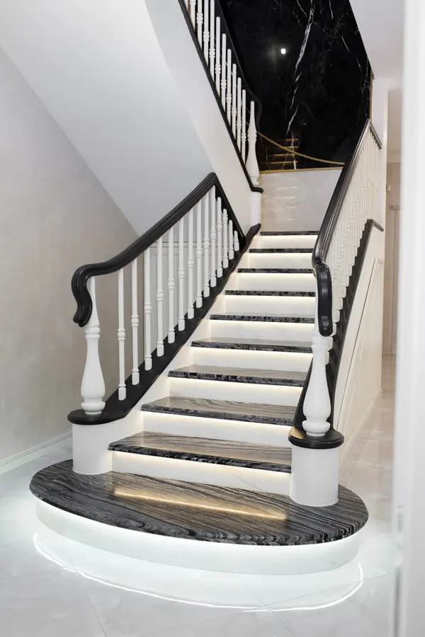 Лестница из мрамора