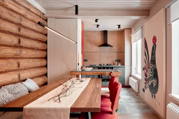 Кухня с верстаком и красная лестница