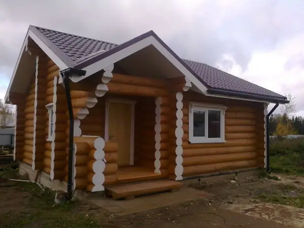 производим работы по шлифовке, покраске, конопатке срубов